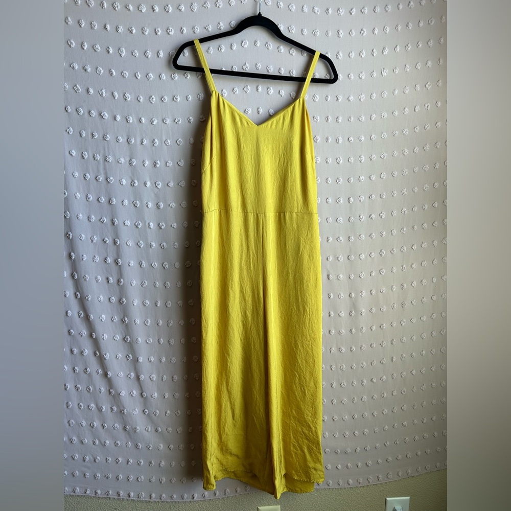 Vince Satin‎ Silky Sleeveless V-Neck Cropped Wide Leg Jumpsuit Sz 4 Yellow